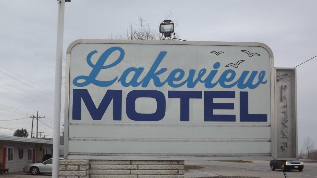 Lakeview Motel Two Rivers Exterior photo